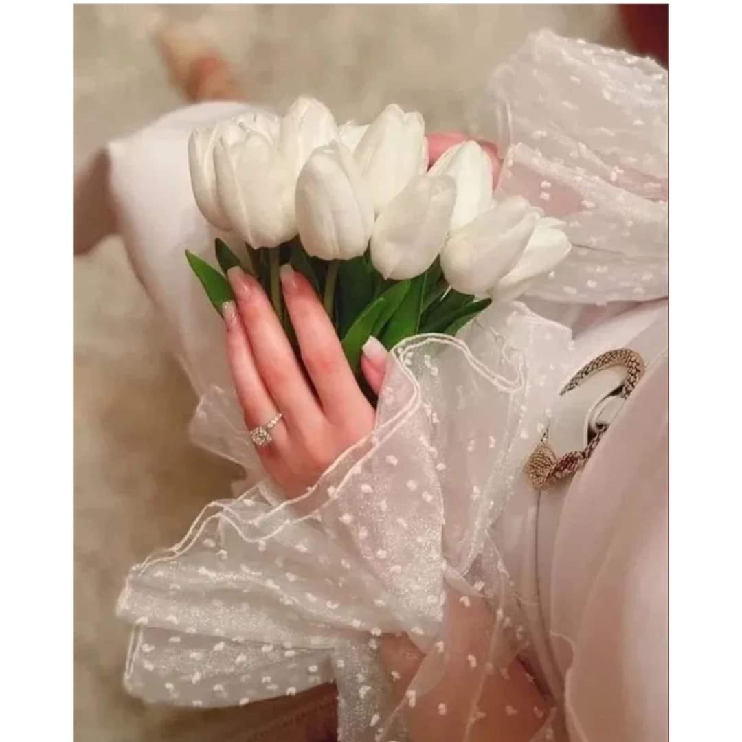 "لَسْنا مِن الصّالحين ولَم نبلُغ مقَام الالتزام، ولكنّنا نتَلذّذ بالتحدّث عن الله ✨