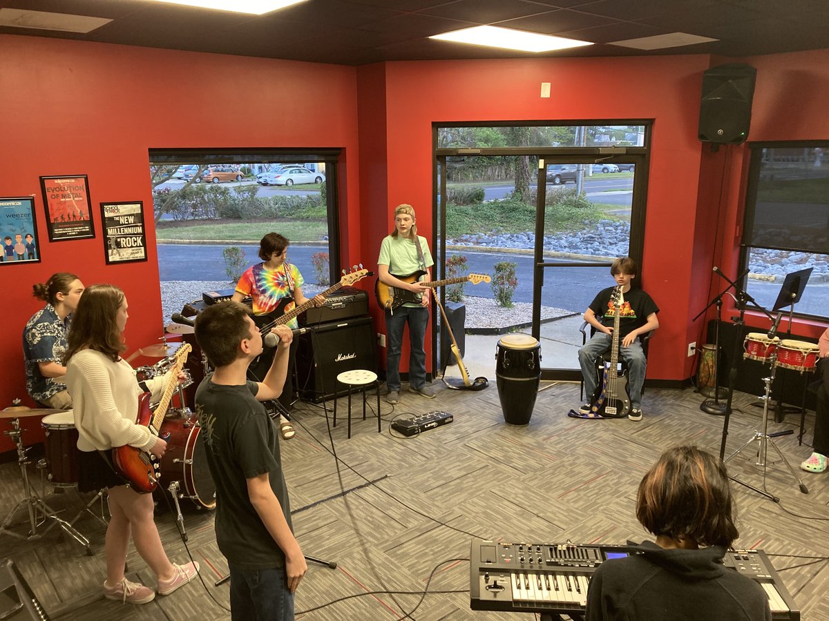 SORVaBeach's tweet photo. 🎸Rolling Stones rehearsal underway🎸 Our Performance Programs meet weekly for rehearsals and play a gig at the end of each season! Come get a free trial lesson, check out a rehearsal and see why School of Rock is the best reviewed music program in Hampton Roads! https://t.co/FvlWpHZZ0Q