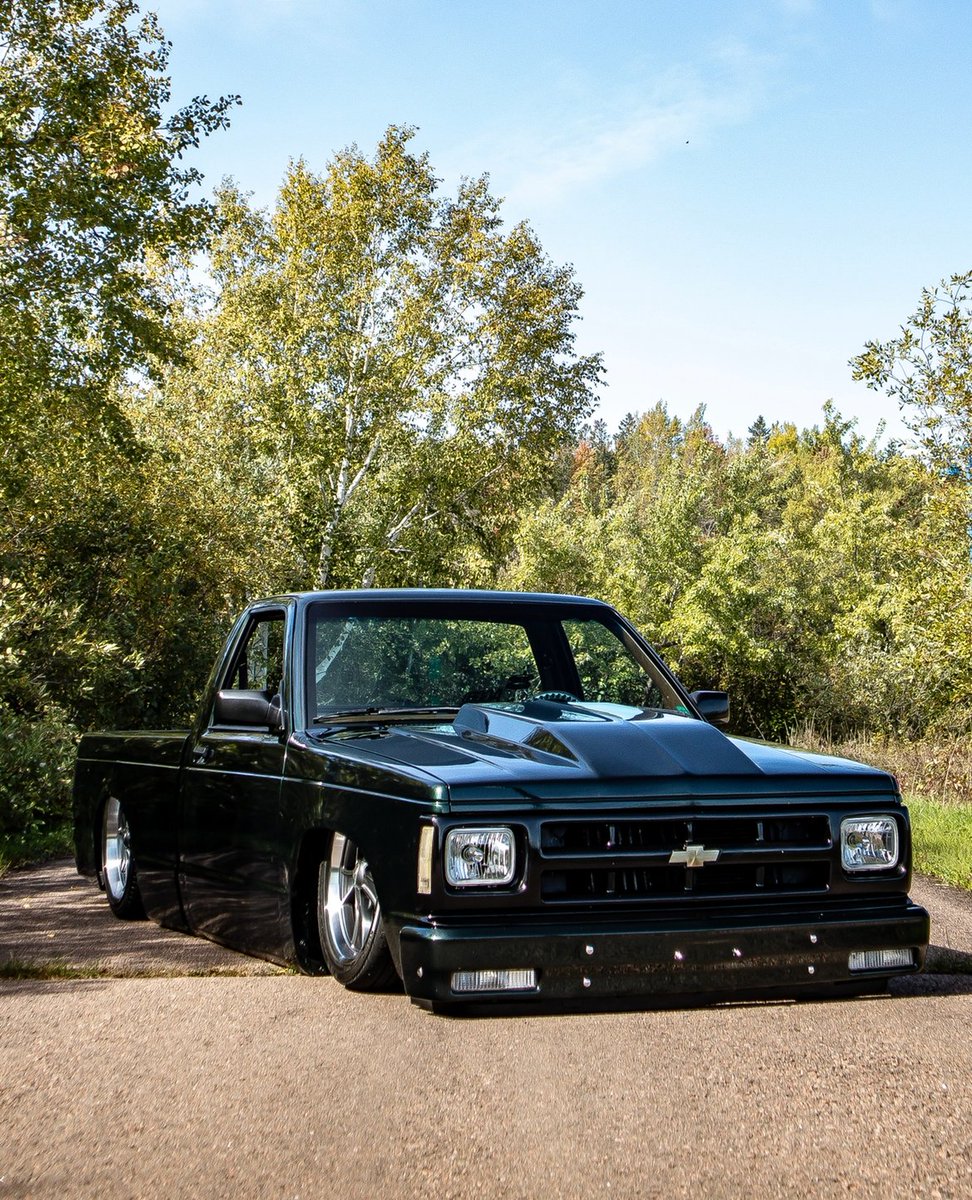 AccuAir's tweet photo. Some mini truck tucking on a Tuesday with @t_rev1992’s S10 laid out on #AccuAir.
#MiniTruck #Bagged #BaggedTruck #S10 #Chevy #LayFrame #Slammed #AirRide https://t.co/P36JDhFpB7