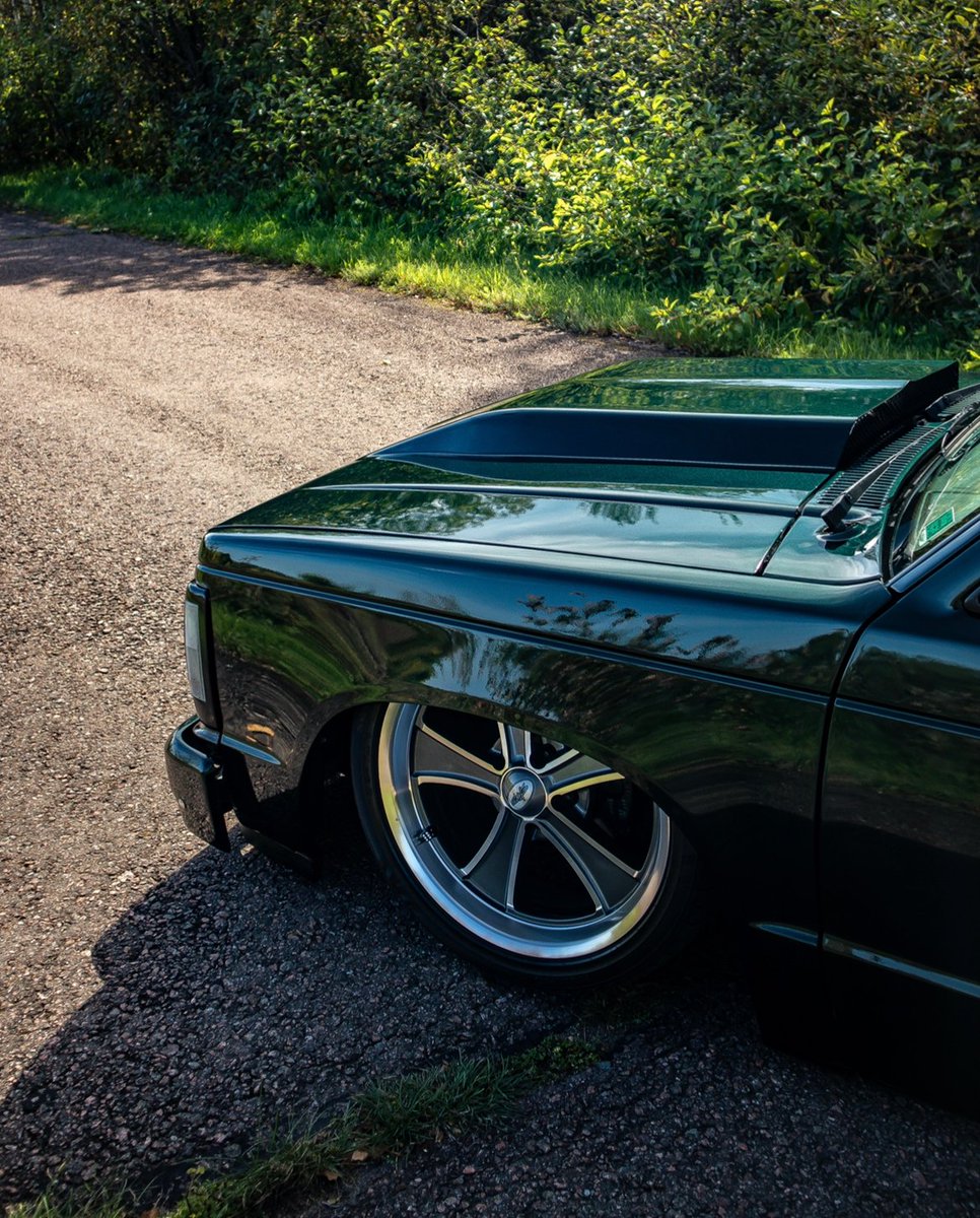 AccuAir's tweet photo. Some mini truck tucking on a Tuesday with @t_rev1992’s S10 laid out on #AccuAir.
#MiniTruck #Bagged #BaggedTruck #S10 #Chevy #LayFrame #Slammed #AirRide https://t.co/P36JDhFpB7