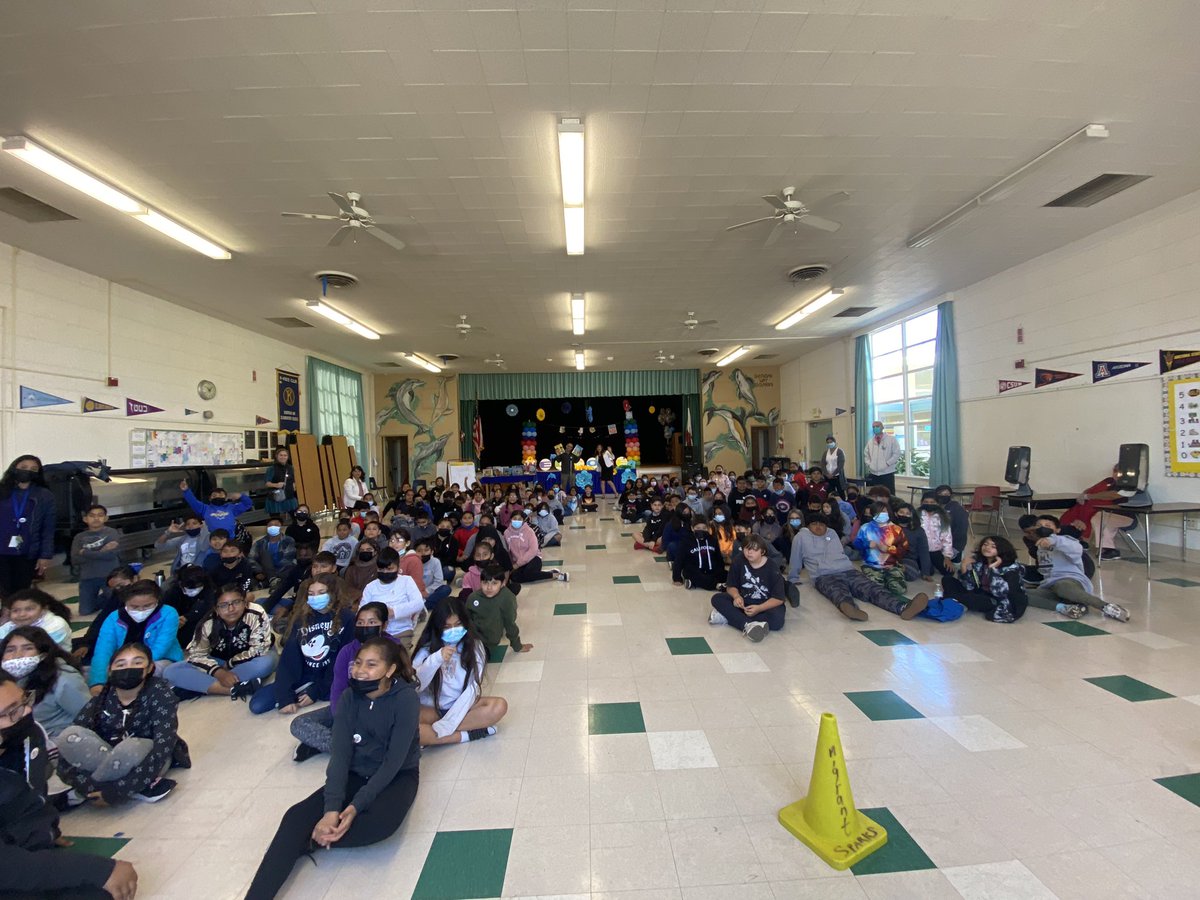 SheridanWay_PPS's tweet photo. Encouraging literacy by welcoming our new friend, published children’s book author René Colate-Laínez. @CMRGuerrero @SchoolVentura https://t.co/cEcwIJmepy