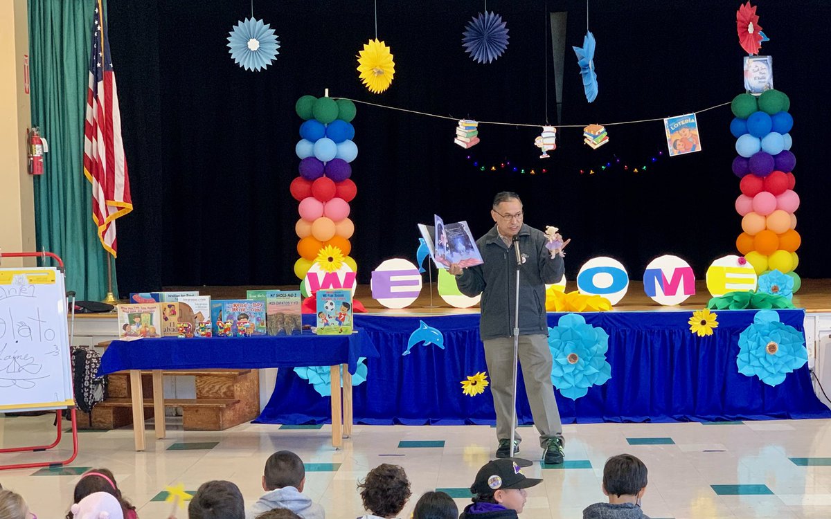 SheridanWay_PPS's tweet photo. Encouraging literacy by welcoming our new friend, published children’s book author René Colate-Laínez. @CMRGuerrero @SchoolVentura https://t.co/cEcwIJmepy