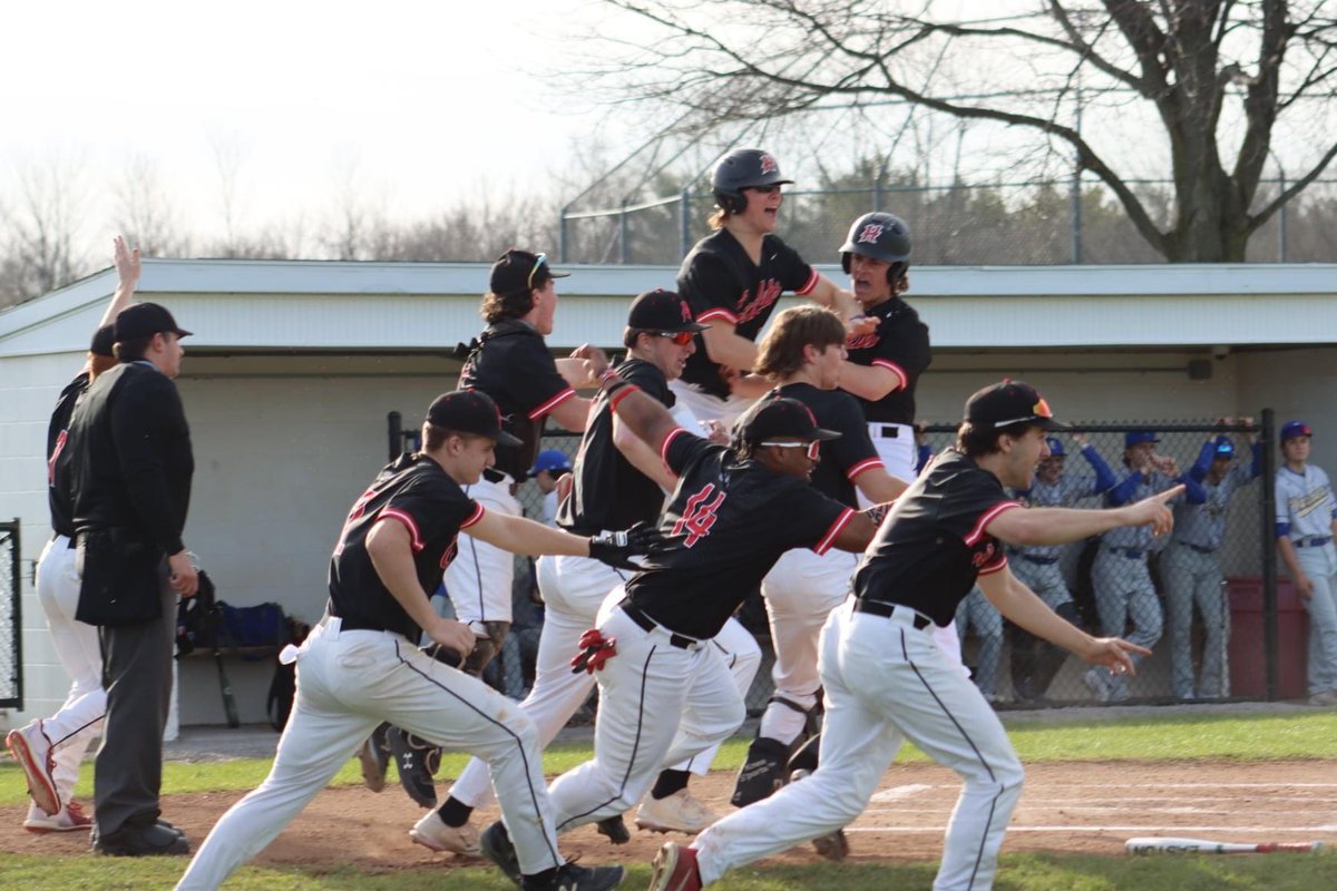 HiltonVBaseball's tweet photo. ⚾️WALK OFF WIN⚾️
8 innings…2 days…4-3
Highlights to follow. https://t.co/UTbD6o8M6z
