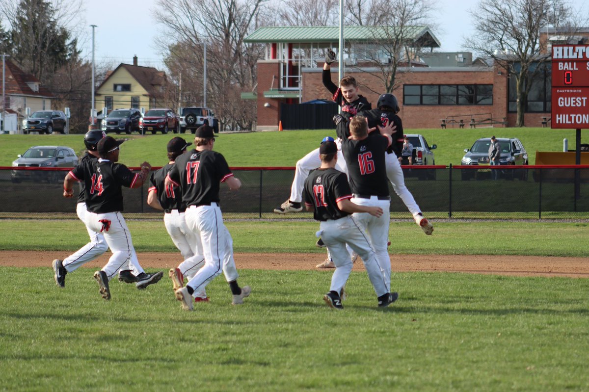 HiltonVBaseball's tweet photo. ⚾️WALK OFF WIN⚾️
8 innings…2 days…4-3
Highlights to follow. https://t.co/UTbD6o8M6z