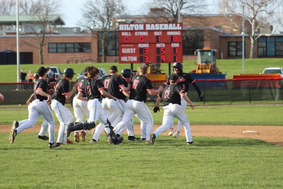HiltonVBaseball's tweet photo. ⚾️WALK OFF WIN⚾️
8 innings…2 days…4-3
Highlights to follow. https://t.co/UTbD6o8M6z