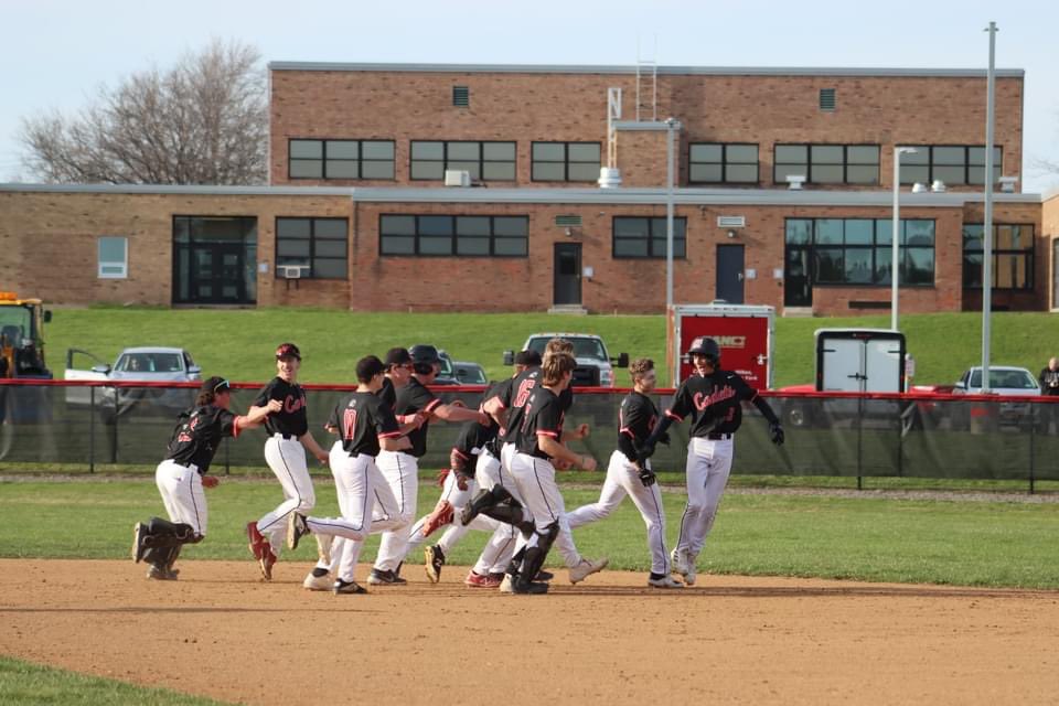 HiltonVBaseball's tweet photo. ⚾️WALK OFF WIN⚾️
8 innings…2 days…4-3
Highlights to follow. https://t.co/UTbD6o8M6z