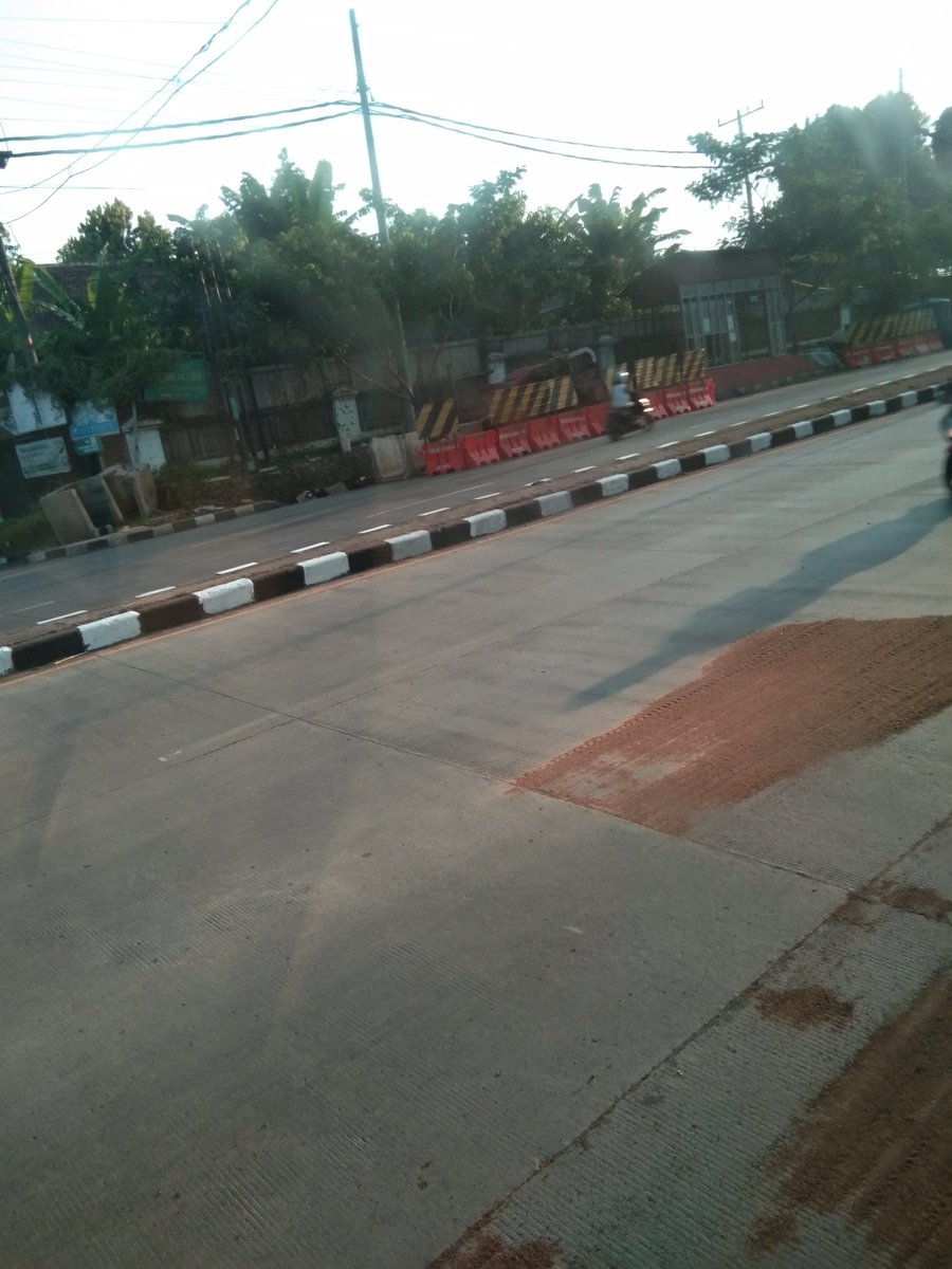 NandaAden's tweet photo. Lapor Jl. Raya Pantura Semarang Kendal ada Pasir tumpah, Mohon dibantu bersihkan @pu_kotasemarang https://t.co/j0XDrnu05H