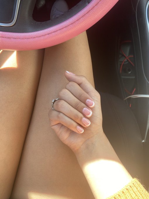 Hot dog leg 🦵🏽 🌭  and fresh nails 🚨 💅🏼😌 https://t.co/CVG3axfVOw<a href="/tag/mvsales"class="tags"><span>#mvsales</span></a>