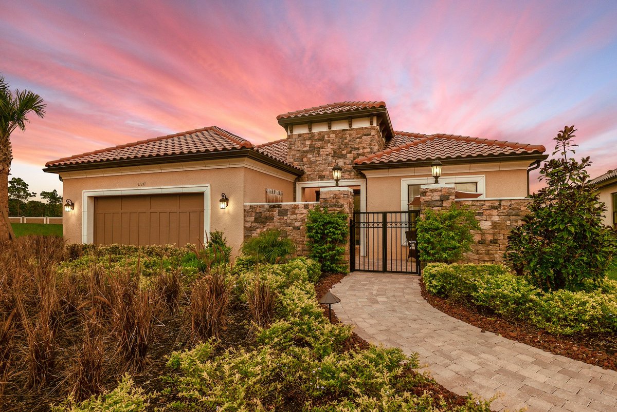 StarkeyRanch's tweet photo. Can you believe it? Taylor Morrison's Esplanade at Starkey Ranch has only 4 fantastic homes left! Will one of them be yours? #starkeyranch #taylormorrison #esplanadeatstarkeyranch #starkeyranchlifestyle #lifestyle #andthentherewerefour https://t.co/F4D7nLdGcT