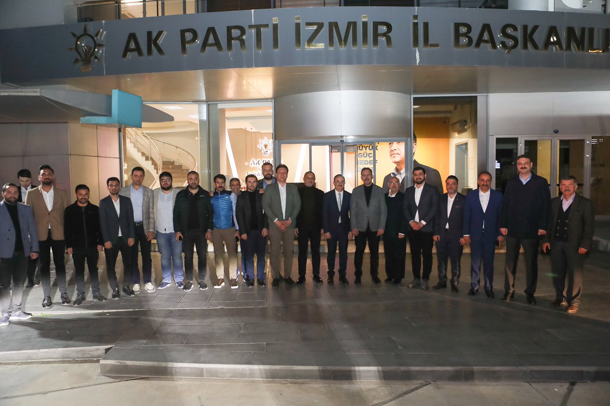 KSurekli's tweet photo. İzmir’imize teşrif eden Gençlik ve Spor Bakanımız Sn.@kasapoglu’nu İl Başkanlığımızda ağırladık. 
Sürpriz ziyaretleriyle Yürütme kurulu toplantımıza iştirak eden Sn. Bakanımıza teşekkür ediyor, çalışmalarında başarılar diliyorum. https://t.co/QAAVGCFkLU
