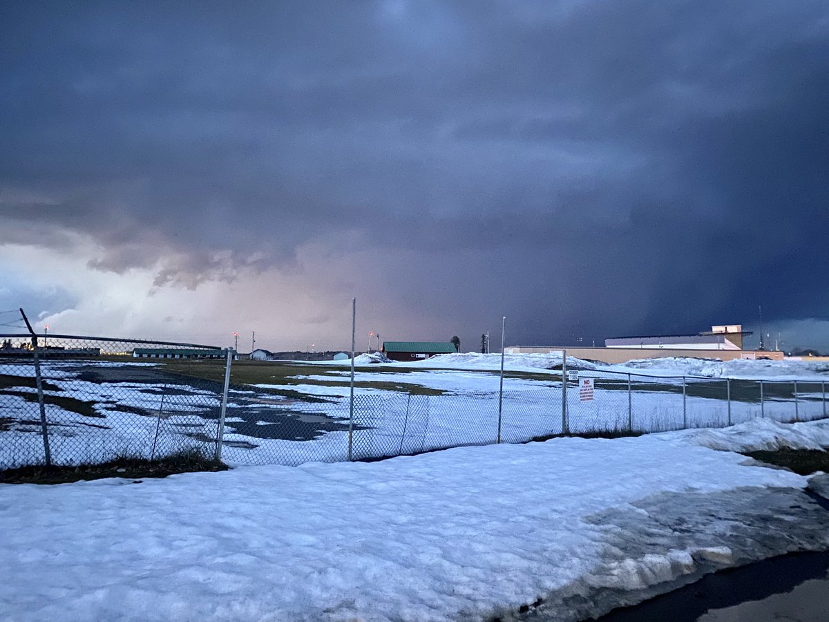 tfoisy's tweet photo. @NWSCaribou View of the heavy shower just north of Presque Isle. #mewx https://t.co/sjxuhRlgY2