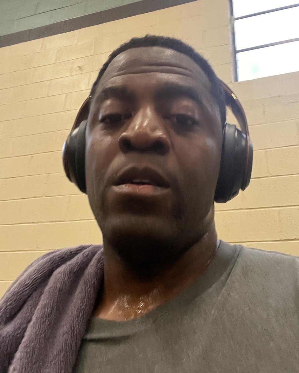 PeoplesCourt79's tweet photo. Back-to-back days. I have a lot of work to do and I’m ready. #gym #running #amrunning #health #run #inshape #workout #putinwork #letsgetit #sweatilicious #threemiles #treadmill https://t.co/NFfNQ1W4xZ