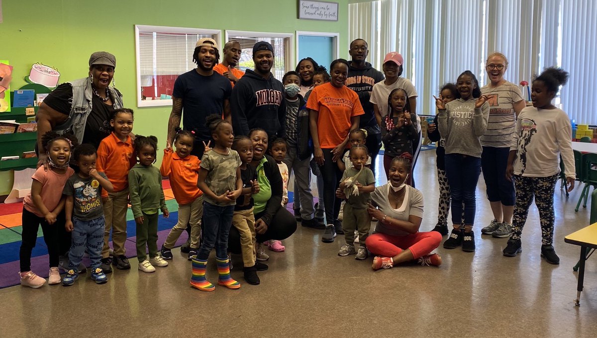 DrJamesHassan's tweet photo. Playing and learning with young people is the BEST! #PHEC326 #EDUC435 #ELED479 @MSU_TEPD @MSU_PETE https://t.co/cuj4aULwze