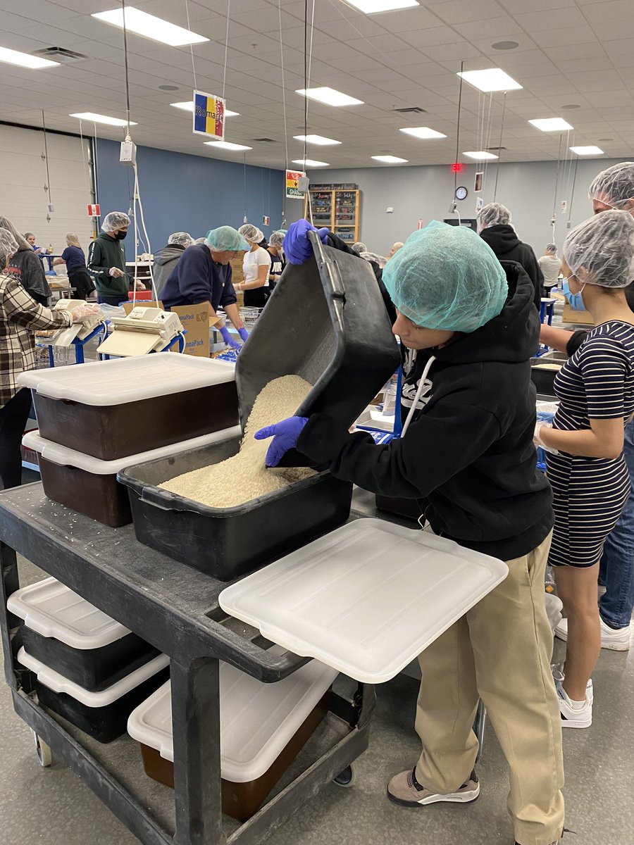 MrsGonzalezPHS1's tweet photo. Thanks for having us today Feed my starving children! Our newcomers had a blast and accomplished to pack over 15,000 meals for children in need all over the world! #phspirates #palatine #fmsc #youbelong  @fmsc_org https://t.co/oKdtLMjMWv