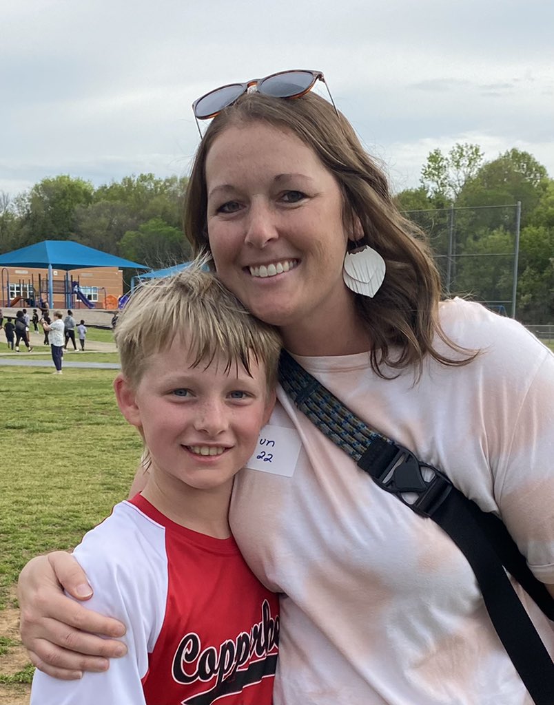 KingKellyTeam's tweet photo. WHES is the place to be!💕 Boosterthon FunPics …thank you parents for supporting! #WHESThrivers #groWHere https://t.co/XlffWpChuO