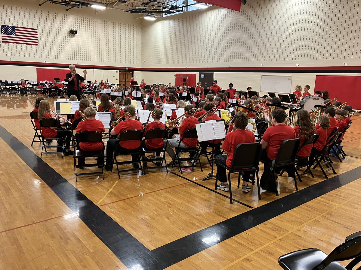 Lincoln_MCCSD's tweet photo. Awesome concerts this morning and tonight by our 5th and 6th grade bands and our 6th grade jazz bands! Kudos to our all of our students and their awesome conductors @bethfrenchick and @MCPercussionIA! https://t.co/oLoZfW8Sb1