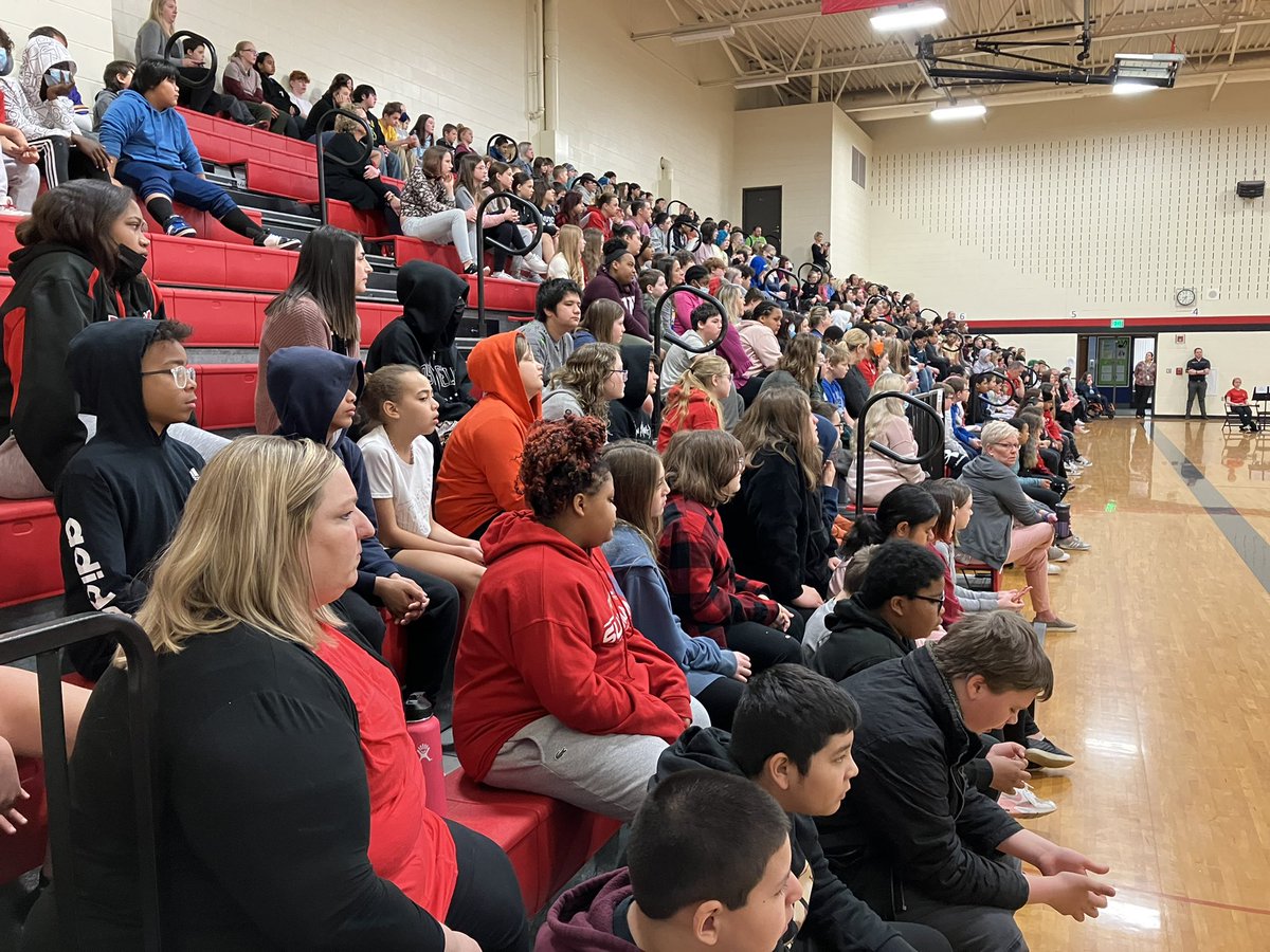 Lincoln_MCCSD's tweet photo. Awesome concerts this morning and tonight by our 5th and 6th grade bands and our 6th grade jazz bands! Kudos to our all of our students and their awesome conductors @bethfrenchick and @MCPercussionIA! https://t.co/oLoZfW8Sb1