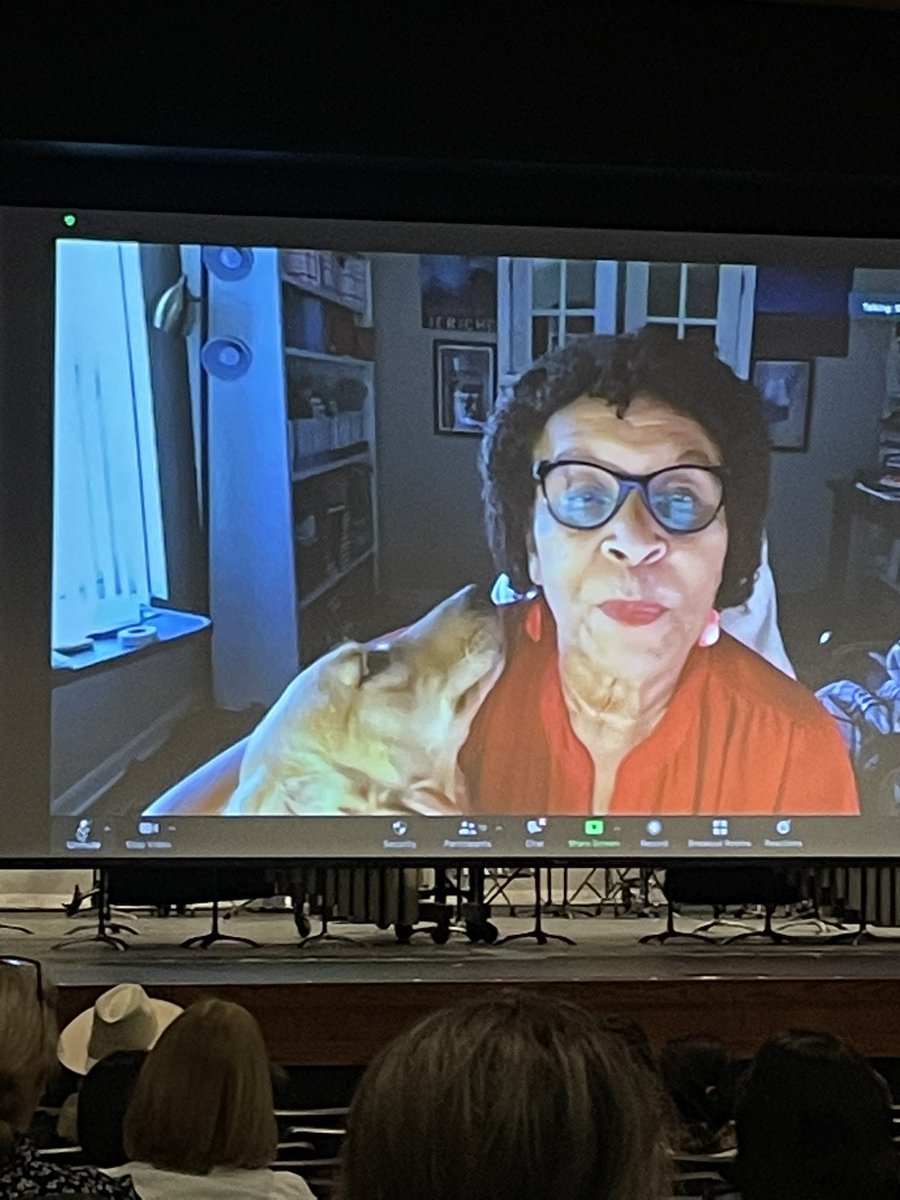 RobynHaugPD's tweet photo. An author visit that includes a dog 🙌🙌🙌. Thank you @JRiesenmy, Laila, and Librarians from @LadueSchools for a wonderful night talking about Blended with #SharonDraper! #BookTwitter #Reading #edutwitter https://t.co/Yw63sJyIVV