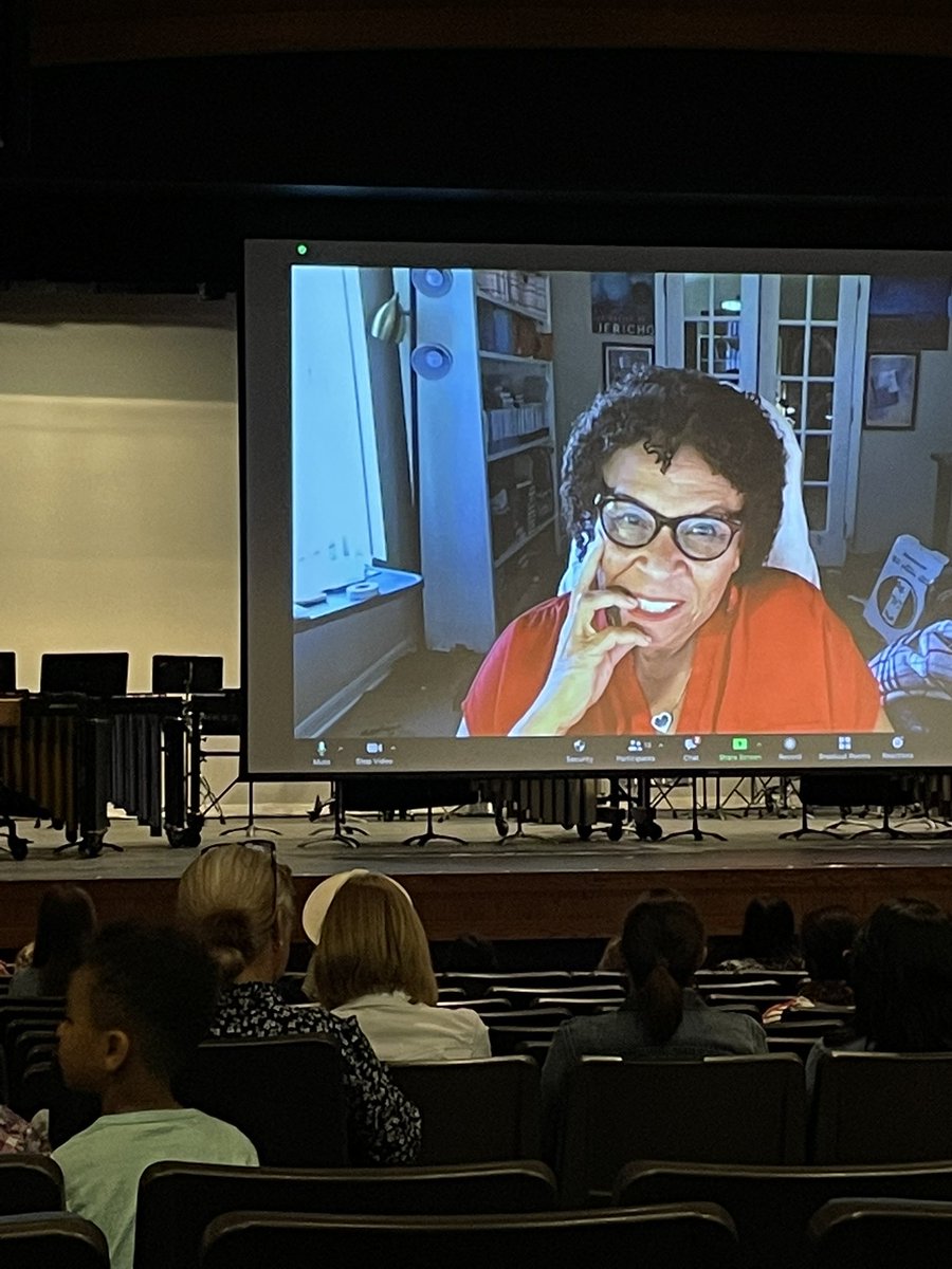 RobynHaugPD's tweet photo. An author visit that includes a dog 🙌🙌🙌. Thank you @JRiesenmy, Laila, and Librarians from @LadueSchools for a wonderful night talking about Blended with #SharonDraper! #BookTwitter #Reading #edutwitter https://t.co/Yw63sJyIVV