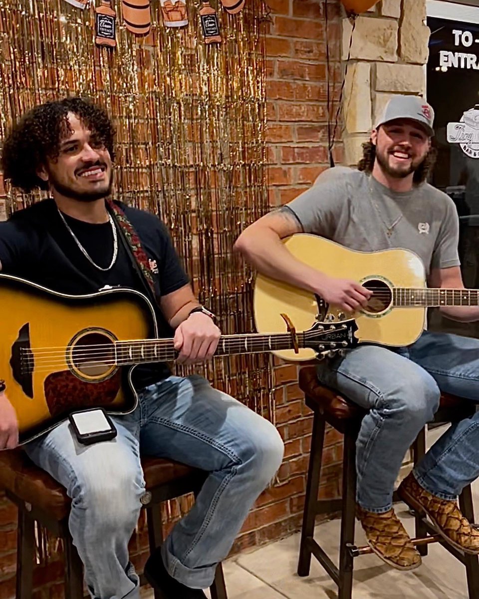 LandersDillan's tweet photo. Good times🤘🏽 https://t.co/gPBLdAEMtc