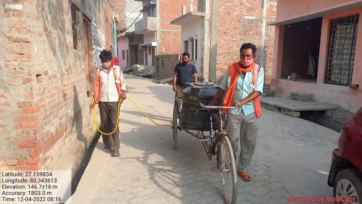 sitapurlivenews's tweet photo. #Hardoi: शासन एवं जिलाधिकारी के निर्देश के क्रम में संचारी रोग नियंत्रण अभियान के अंतर्गत नगर पंचायत कछौना पटसेनी में ईओ रेणुका यादव द्वारा रोस्टर के अनुसार वार्ड संख्या 10 में एंटी लारवा का छिड़काव कराया गया । @RenukaSkumar2 @InfoDeptUP https://t.co/rZwQfnYClL