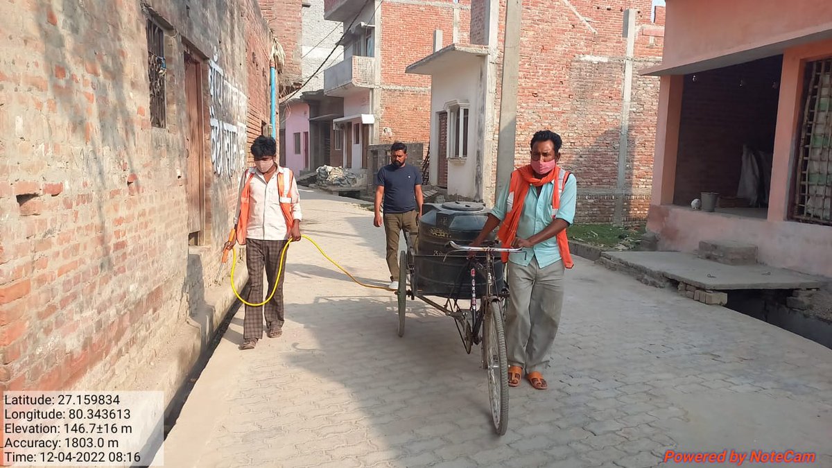 sitapurlivenews's tweet photo. #Hardoi: शासन एवं जिलाधिकारी के निर्देश के क्रम में संचारी रोग नियंत्रण अभियान के अंतर्गत नगर पंचायत कछौना पटसेनी में ईओ रेणुका यादव द्वारा रोस्टर के अनुसार वार्ड संख्या 10 में एंटी लारवा का छिड़काव कराया गया । @RenukaSkumar2 @InfoDeptUP https://t.co/rZwQfnYClL