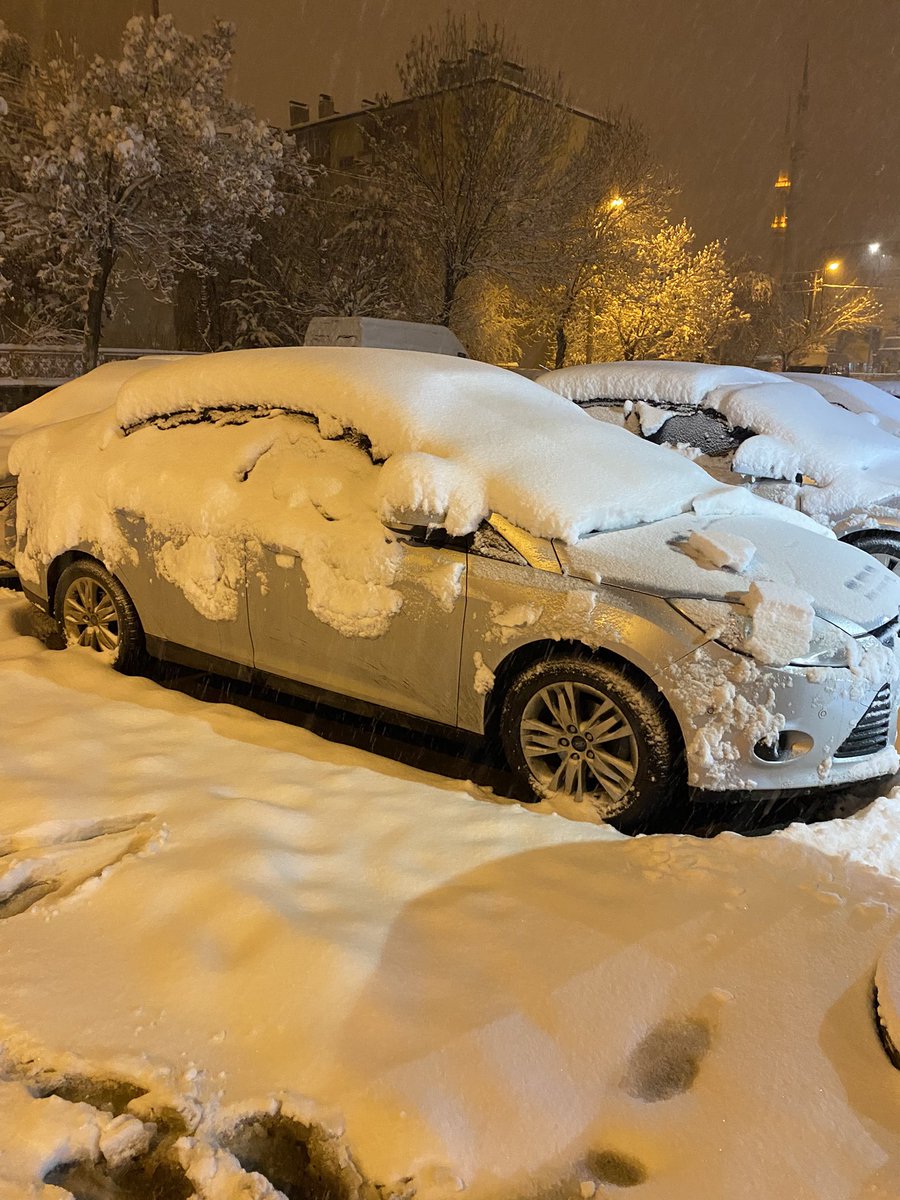 Erzurumluyu cehenneme atmışlar vakit gelmiş cennete götürecekler demiş ki hele bi durun daha yeni dalımız ıssındı
#Erzurum