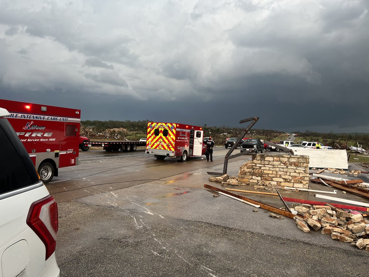 JohnHonore's tweet photo. Tornado damage halfway between Florence and Salado on FM2843. Photo: TDEM Deputy Chief Warren Weidler. #TXwx @NWSSanAntonio @NWSFortWorth https://t.co/xgjNRyxkX4