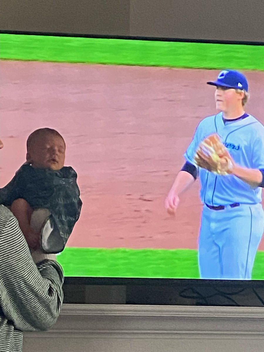 Love cheering on uncle <a href="/PBattenfield/">Peyton Battenfield</a> !!! #goclippers !!