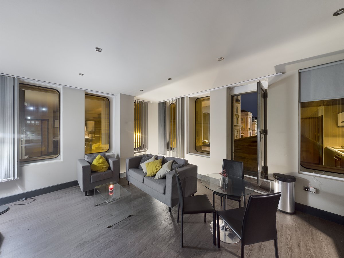 maison_uk's tweet photo. AVAILABLE NOW - LIVERPOOLS BEST LOCATION
2 BED, PARKING AND PRIVATE ROOF GARDEN*
ONLY £1550 (REDUCED FROM £1600)
(Roof garden Availavle late summer 2022) https://t.co/Af1gr4KRrR https://t.co/q8TBV5Q1Nz