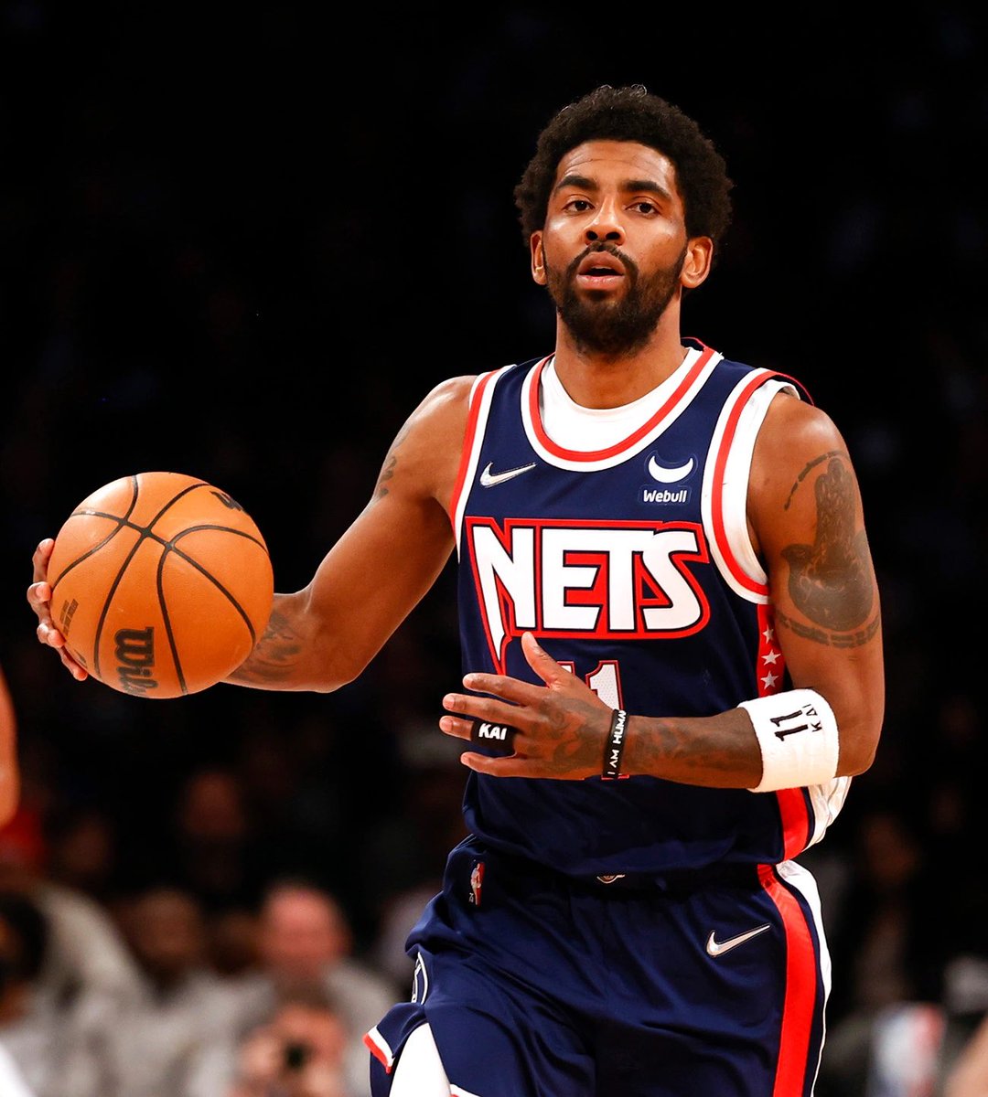 TheHoopCentral's tweet photo. Kyrie Irving has 20 Points, 100% FG, 2/2 3PM at halftime. 🔥🔥🔥 https://t.co/XiEhg0EtXj