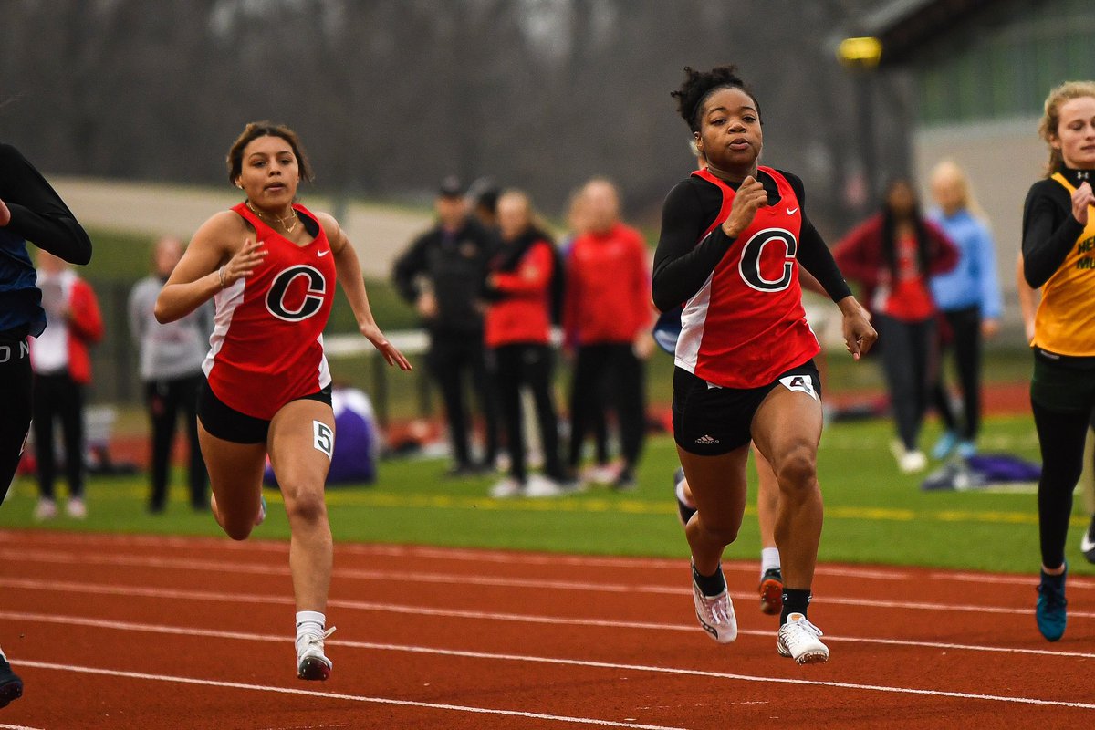 CarieKuehnNews's tweet photo. Here are a few snaps from the River Queen Relays. We will have results and a story later #iahstrk https://t.co/7X959JALBs