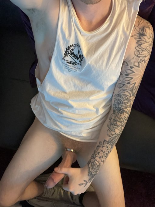 Late night boner https://t.co/MzhInkr4K1