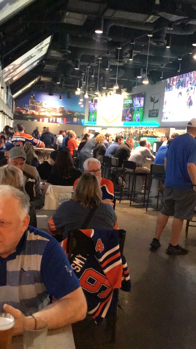 CinhumCindy's tweet image. Practicing down in Nashville ahead of Thursday’s game.
#LetsGoOilers
#OilersNow