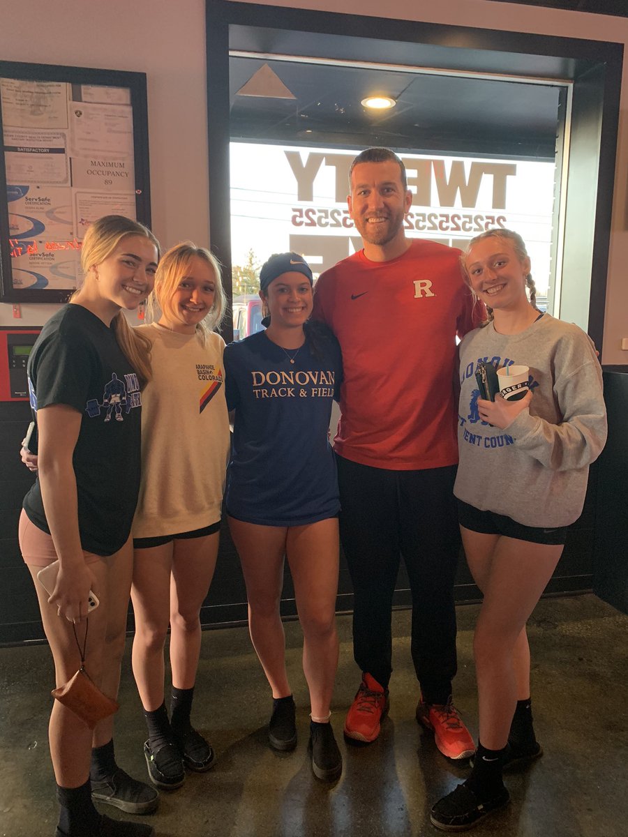 Donovan Catholic girls soccer and track members. ⚽️Thanks for the picture @flavafraz21. ⚾️