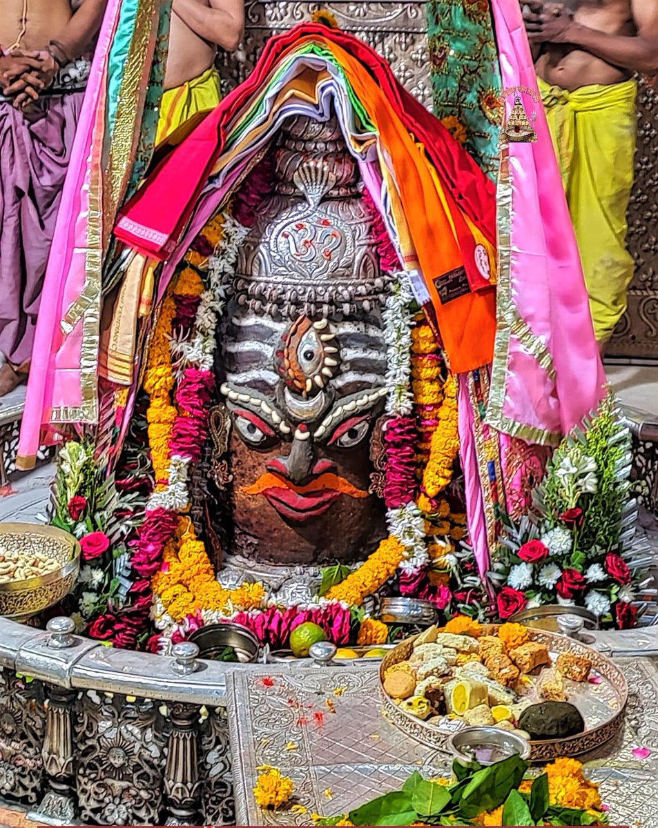 12Jyotirling's tweet photo. श्री महाकालेश्वर ज्योतिर्लिंग का आज के भस्म आरती शृंगार दर्शन 13.04.22 https://t.co/2PUcgEPdzk
