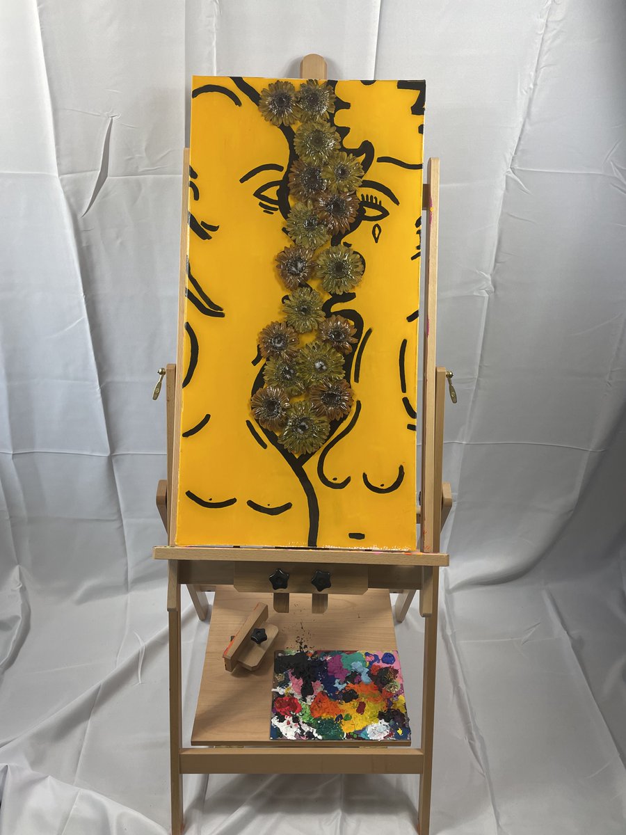 I then incorporate these physical works into intangible forms; scanning the artworks to animate and curate digital three-dimensional fragmentations.