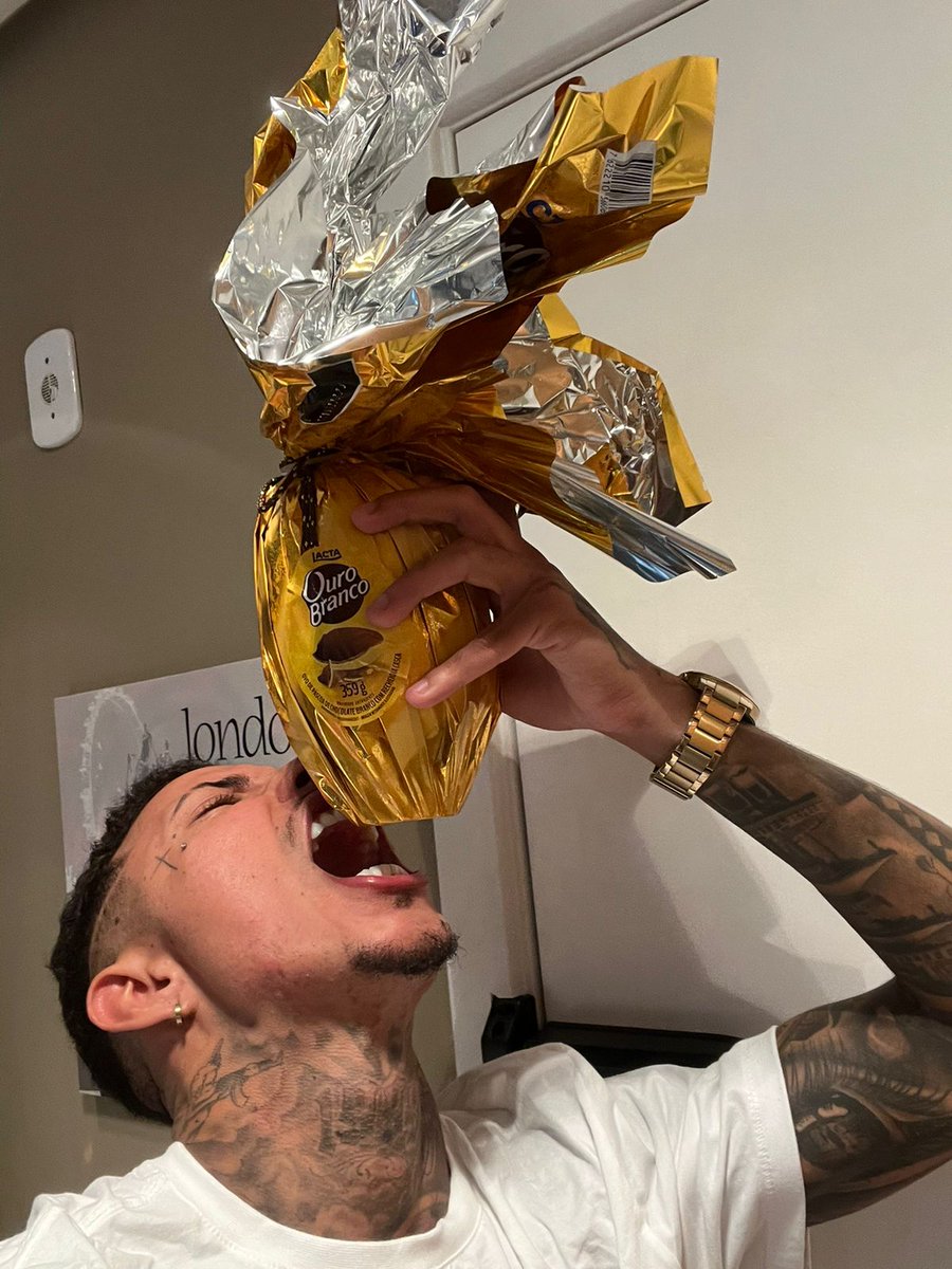 matheusyurley's tweet photo. Esse Ovo de Páscoa Lacta Ouro Branco é sacanagem! Impossível comer só um pedacinho 😍 @Lacta #Publicidade https://t.co/3IIAWPy34n