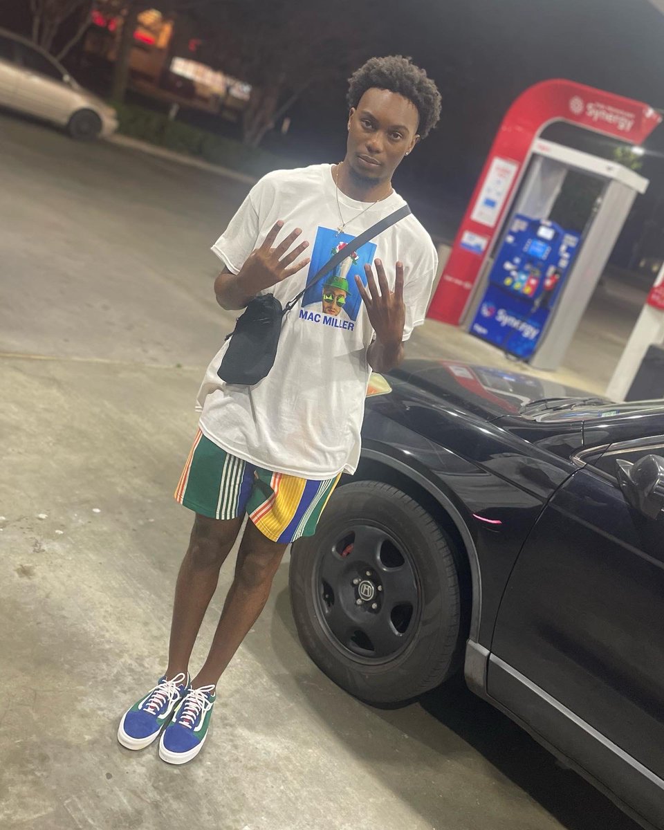 Jrichhh_98's tweet photo. Looks ain’t everything but I got em just in case 📸🔭 #PVSPRINGFEST2k22 https://t.co/GTCdJe3yNL