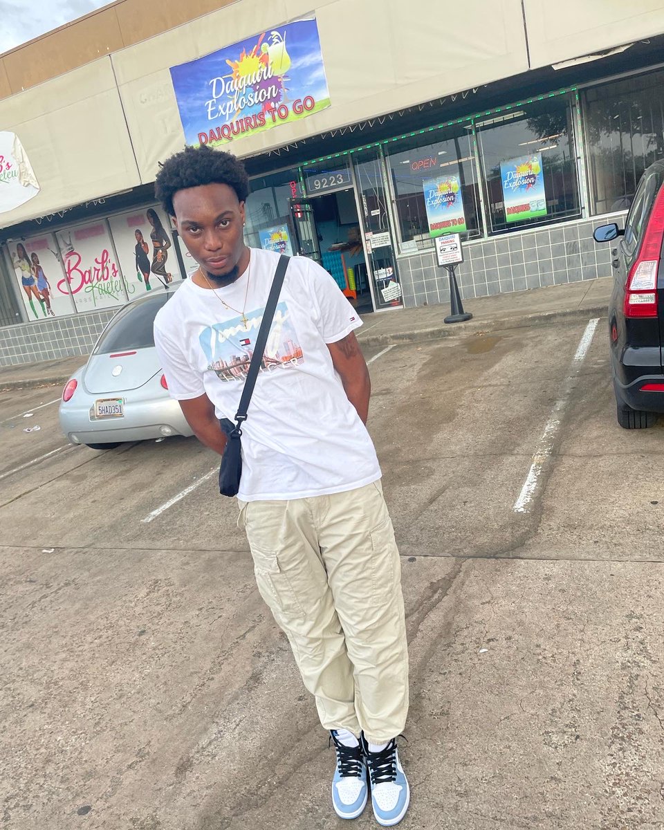 Jrichhh_98's tweet photo. Looks ain’t everything but I got em just in case 📸🔭 #PVSPRINGFEST2k22 https://t.co/GTCdJe3yNL
