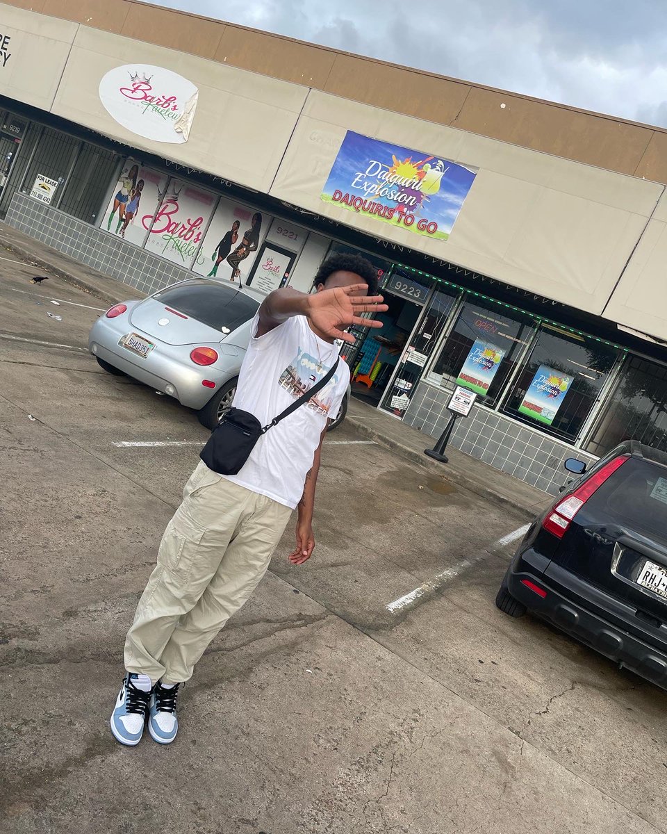 Jrichhh_98's tweet photo. Looks ain’t everything but I got em just in case 📸🔭 #PVSPRINGFEST2k22 https://t.co/GTCdJe3yNL