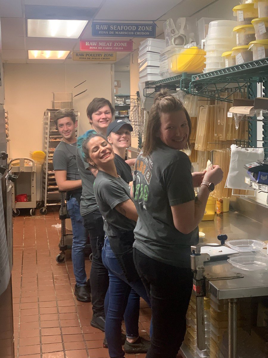 DBell2017's tweet photo. Love seeing the smiling faces for Taco Tuesday at Chilis Dalton. #senseofbelonging #culturematters https://t.co/T5JceLsgrh