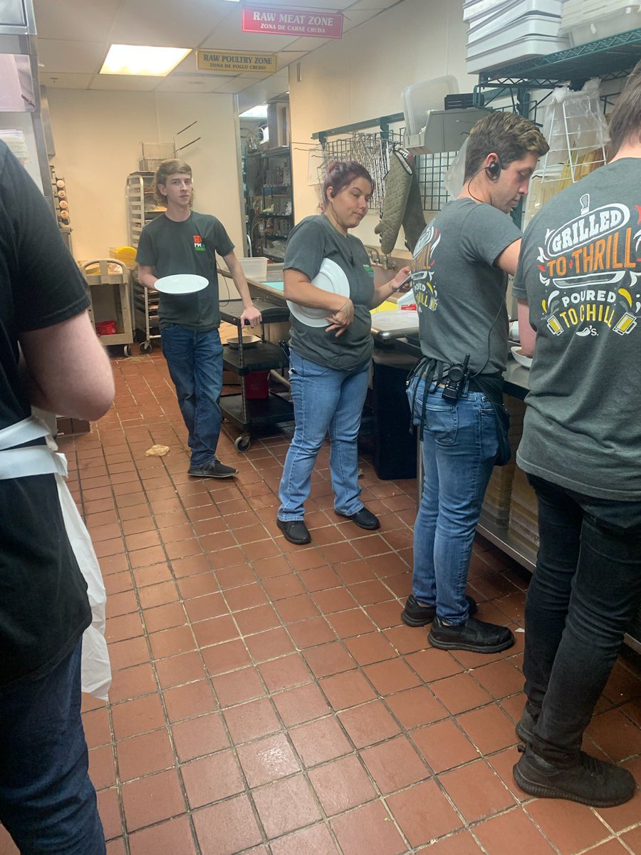 DBell2017's tweet photo. Love seeing the smiling faces for Taco Tuesday at Chilis Dalton. #senseofbelonging #culturematters https://t.co/T5JceLsgrh
