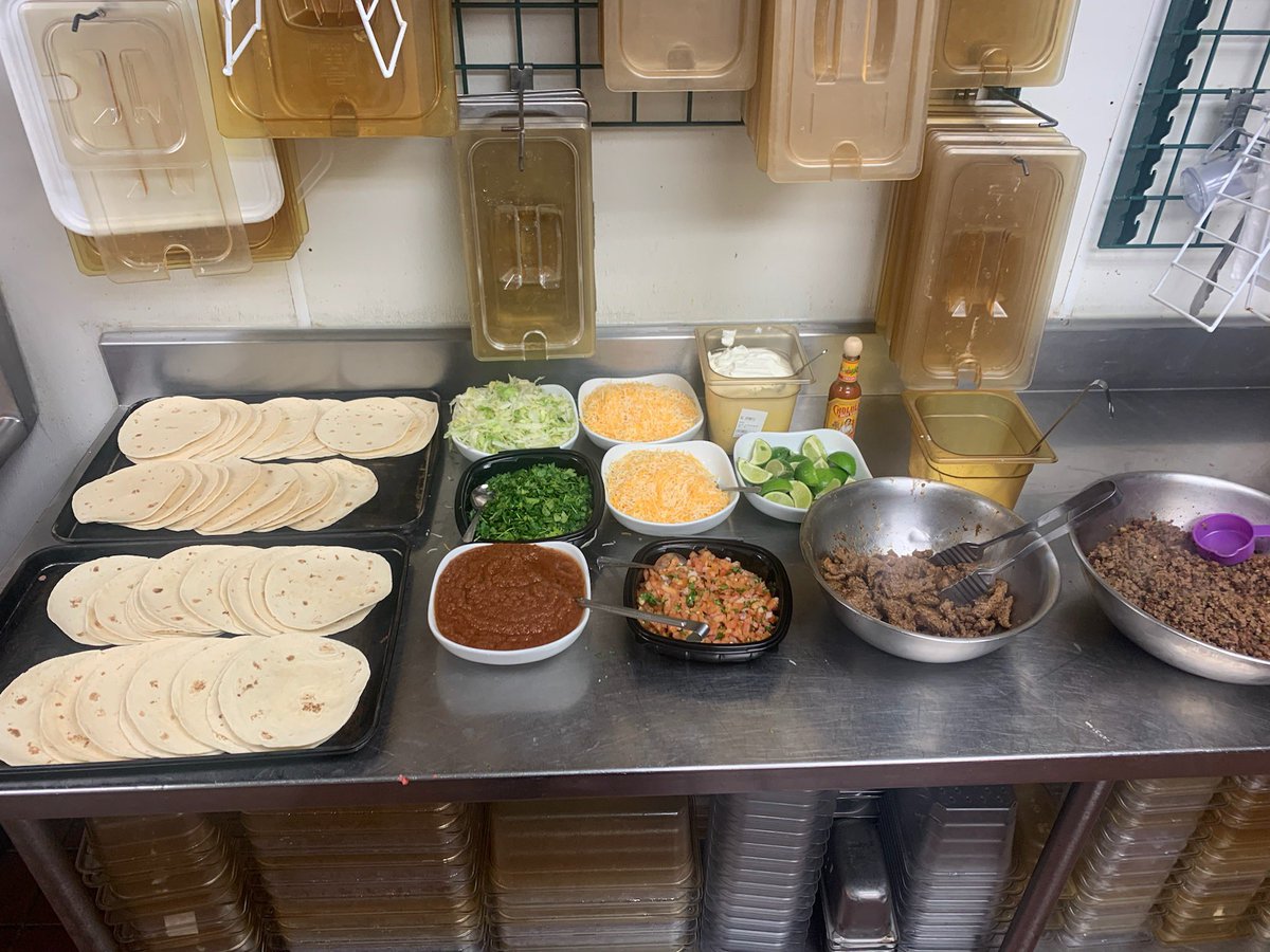 DBell2017's tweet photo. Love seeing the smiling faces for Taco Tuesday at Chilis Dalton. #senseofbelonging #culturematters https://t.co/T5JceLsgrh