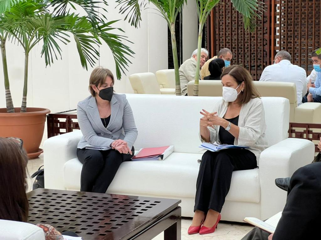 Gabrielasjr's tweet photo. En La Habana, asistimos a la Reunión Técnica de la Comisión Mixta para afianzar nuestros lazos de cooperación.

Hermanadas Cuba y Venezuela, en solidaridad y amistad por un mundo otro. 

¡Ciencia y tecnología para la vida, para la soberanía!

¡Juntos somos invencibles! 🇨🇺🇻🇪 https://t.co/zNf9nKD5X1