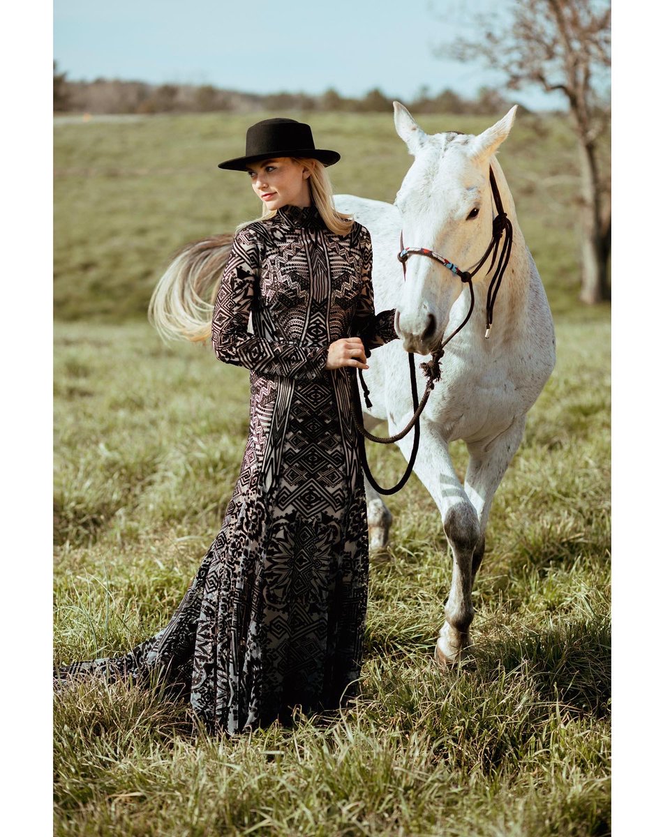 Alpine &amp; Jenny 
📸: Michelle Scott Photography
👗: Rue De Seine