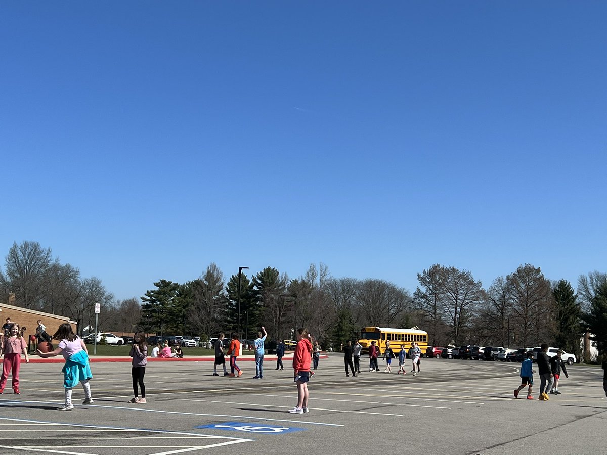 MrsMillerin207's tweet photo. Fun at a well-deserved extra recess after testing on this sunshine filled day! ☀️☀️ 🥰🥰 Mrs. Mitchell even joined in on some good old hopscotch with @MichelleMolchen’s class! 🤍 #ewpride https://t.co/K0ScRjt0rZ