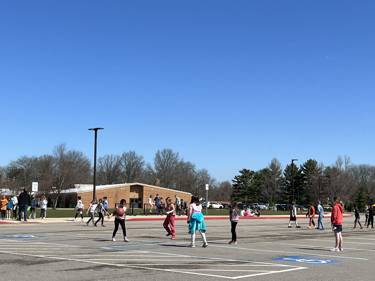 MrsMillerin207's tweet photo. Fun at a well-deserved extra recess after testing on this sunshine filled day! ☀️☀️ 🥰🥰 Mrs. Mitchell even joined in on some good old hopscotch with @MichelleMolchen’s class! 🤍 #ewpride https://t.co/K0ScRjt0rZ