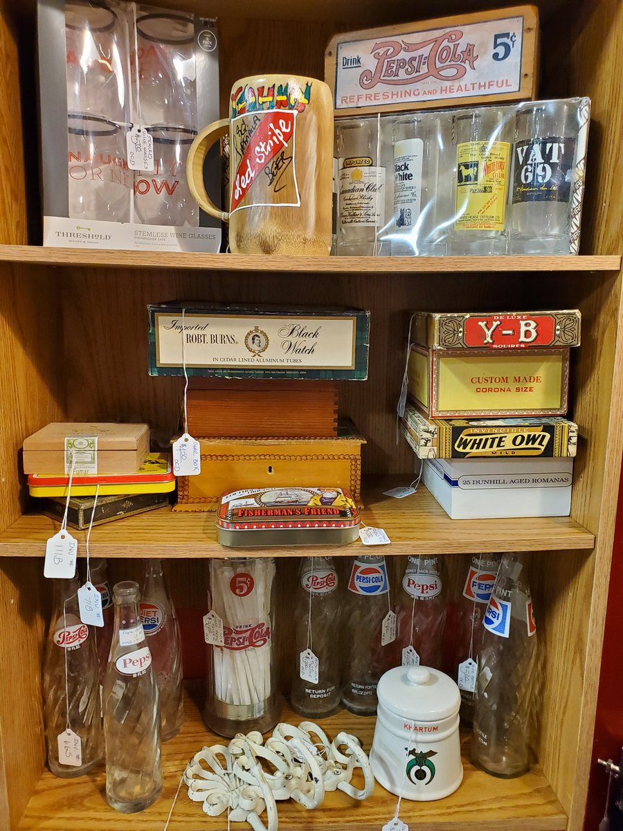 FarmAntiques's tweet photo. Bits and bobs to play with and inspire you are located all over the mall!
#vintage #crafts #decor #ephemera #fabric #spool #bitsandpieces #inspiration #bitsandbobs #seeyouatthefarm #printblocks #maps #oldphotos #fargo https://t.co/Y0I2I0pKVP
