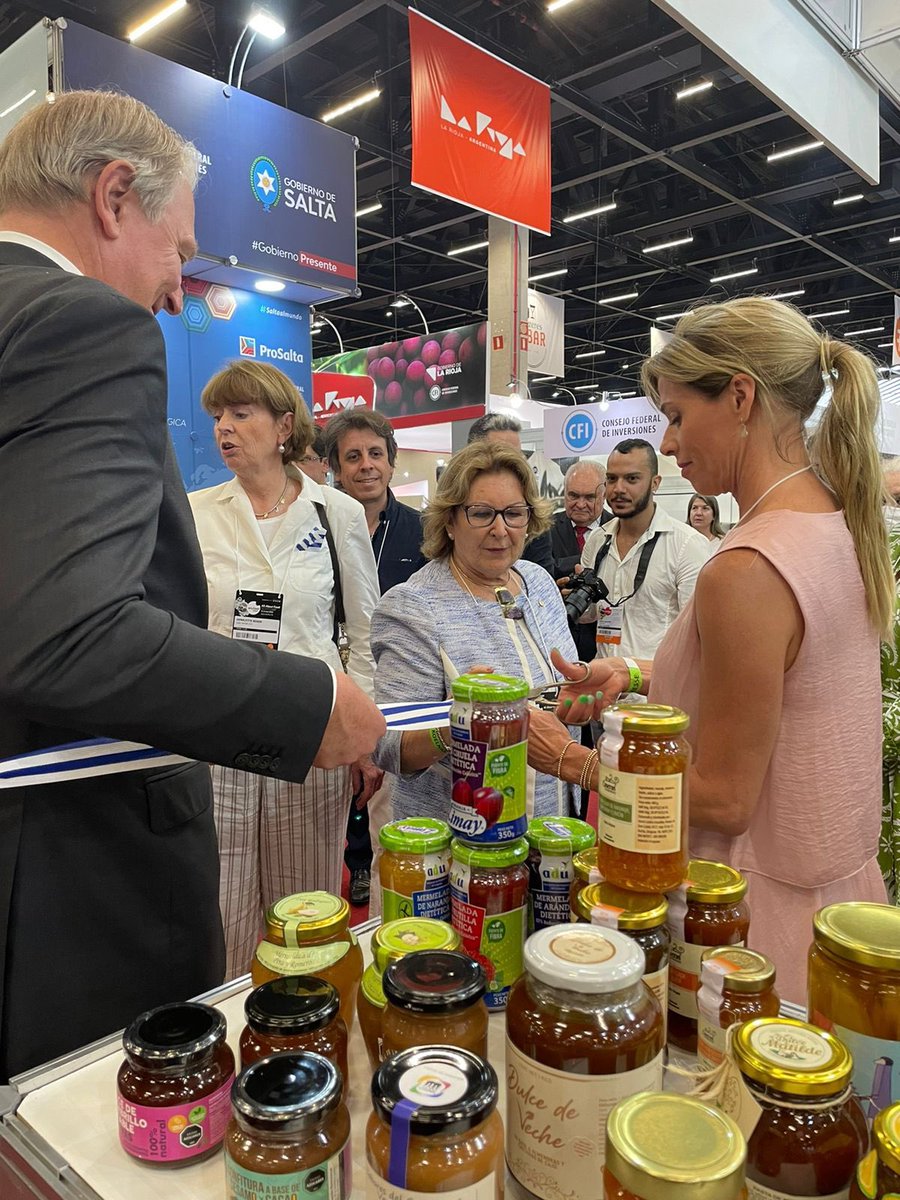 loliponcedeleon's tweet photo. Por primera vez Uruguay participa con el apoyo del Consulado General en San Pablo, de la feria internacional ANUFOOD Brasil. Una de las ferias del rubro alimentos y bebidas más importantes del país. https://t.co/3RS20YQazx
